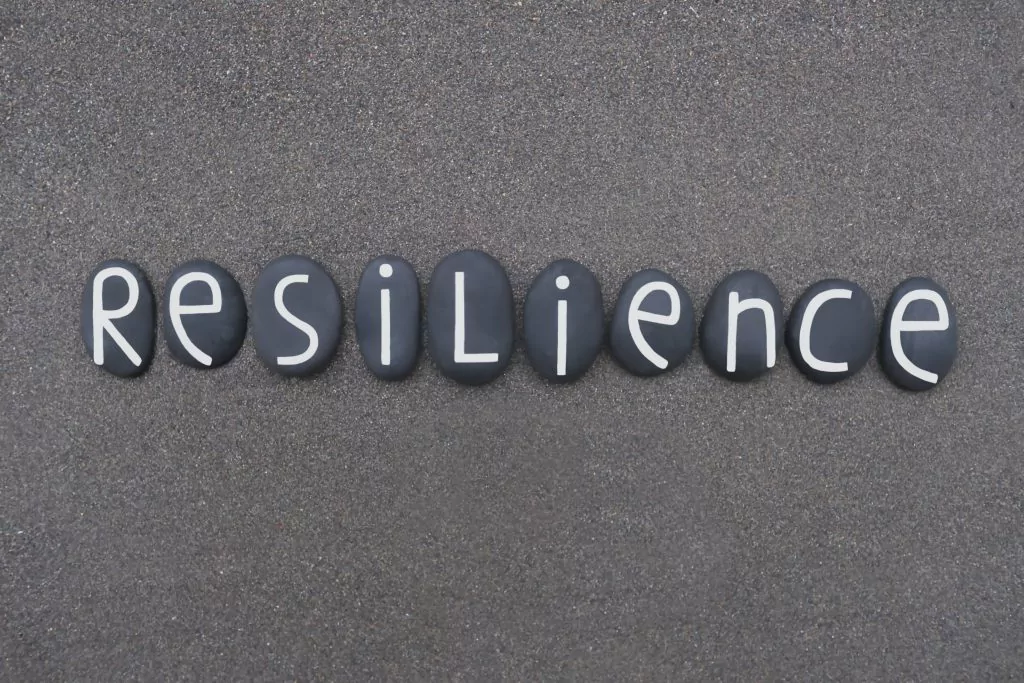 grauer Hintergrund mit den Worten Resilience